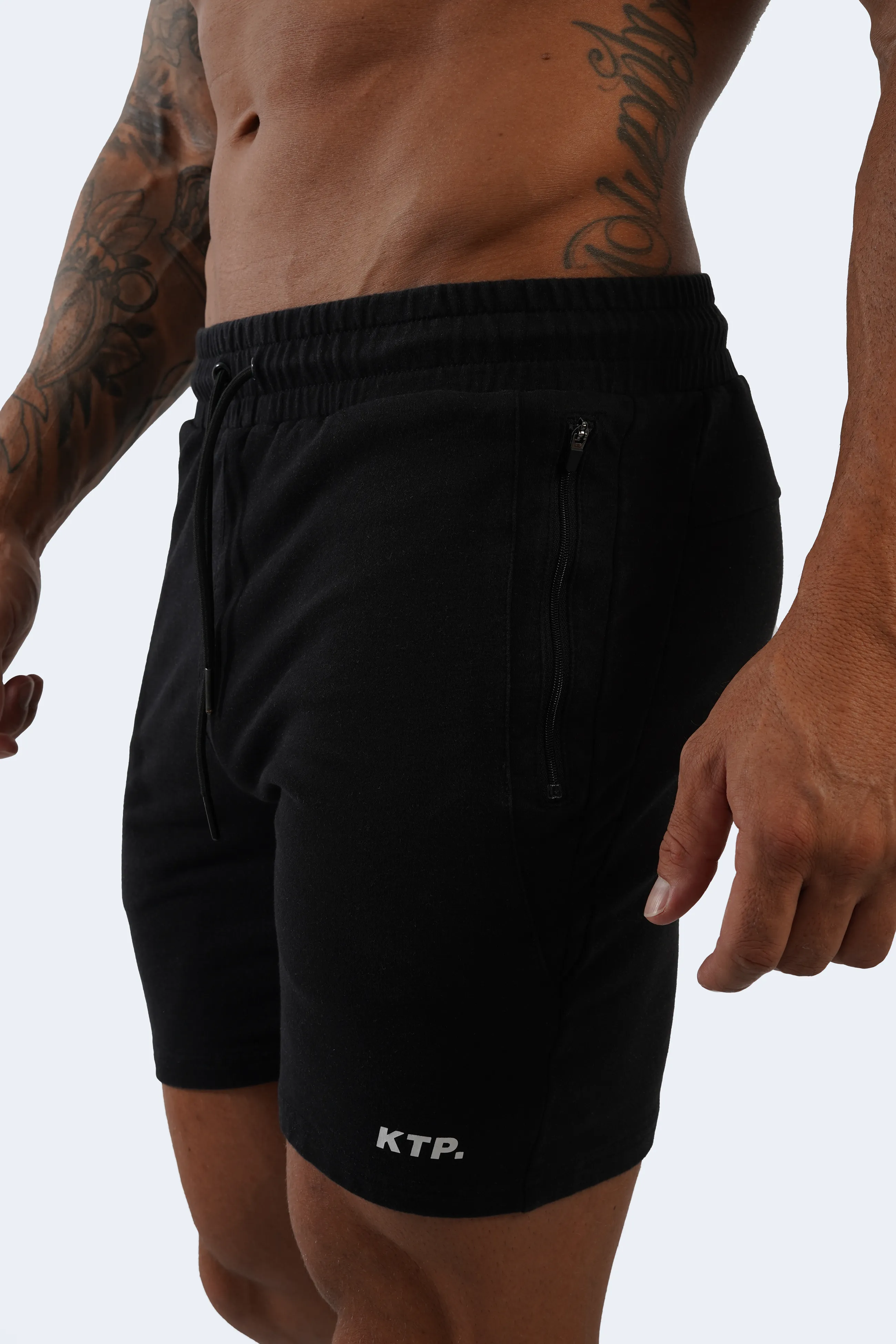 ESSENTIAL SHORTS 2.0 - BLACK (White Logo)