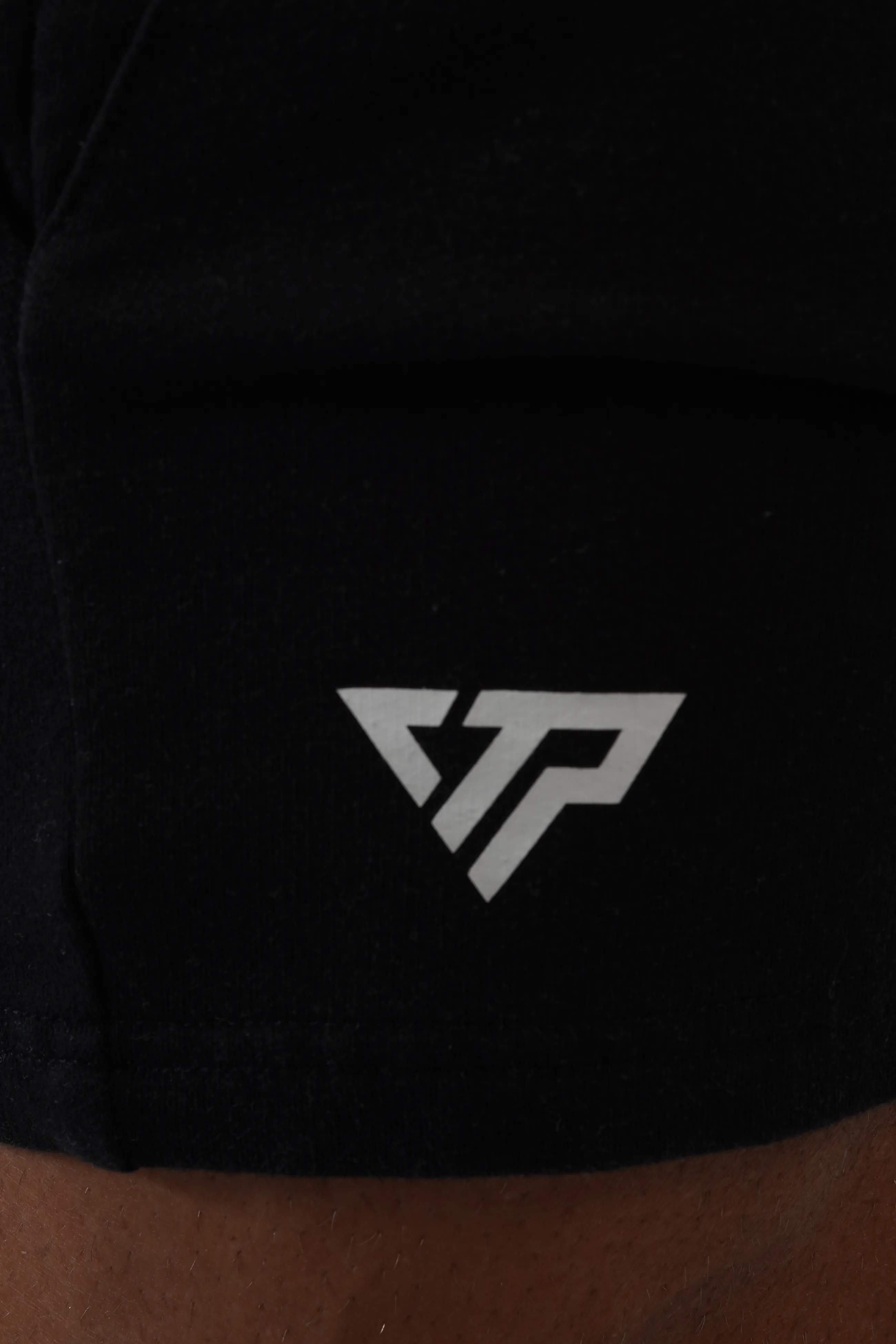 ESSENTIAL SHORTS 2.0 - BLACK (White Logo)