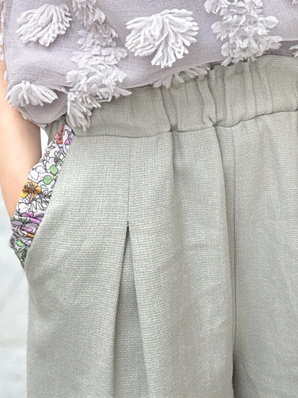 Greyish Green Floral Ruffled Pocket Pure Linen Paperbag Shorts