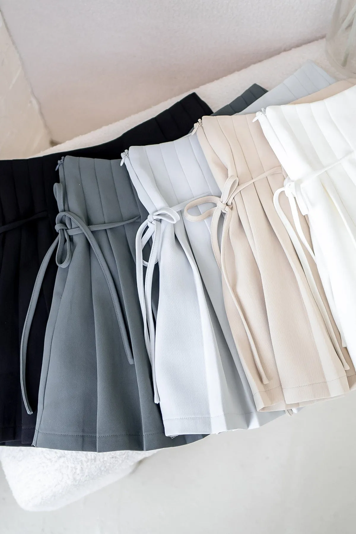 LILLEE RIBBON PLEATED SKORTS IN GREY BLUE